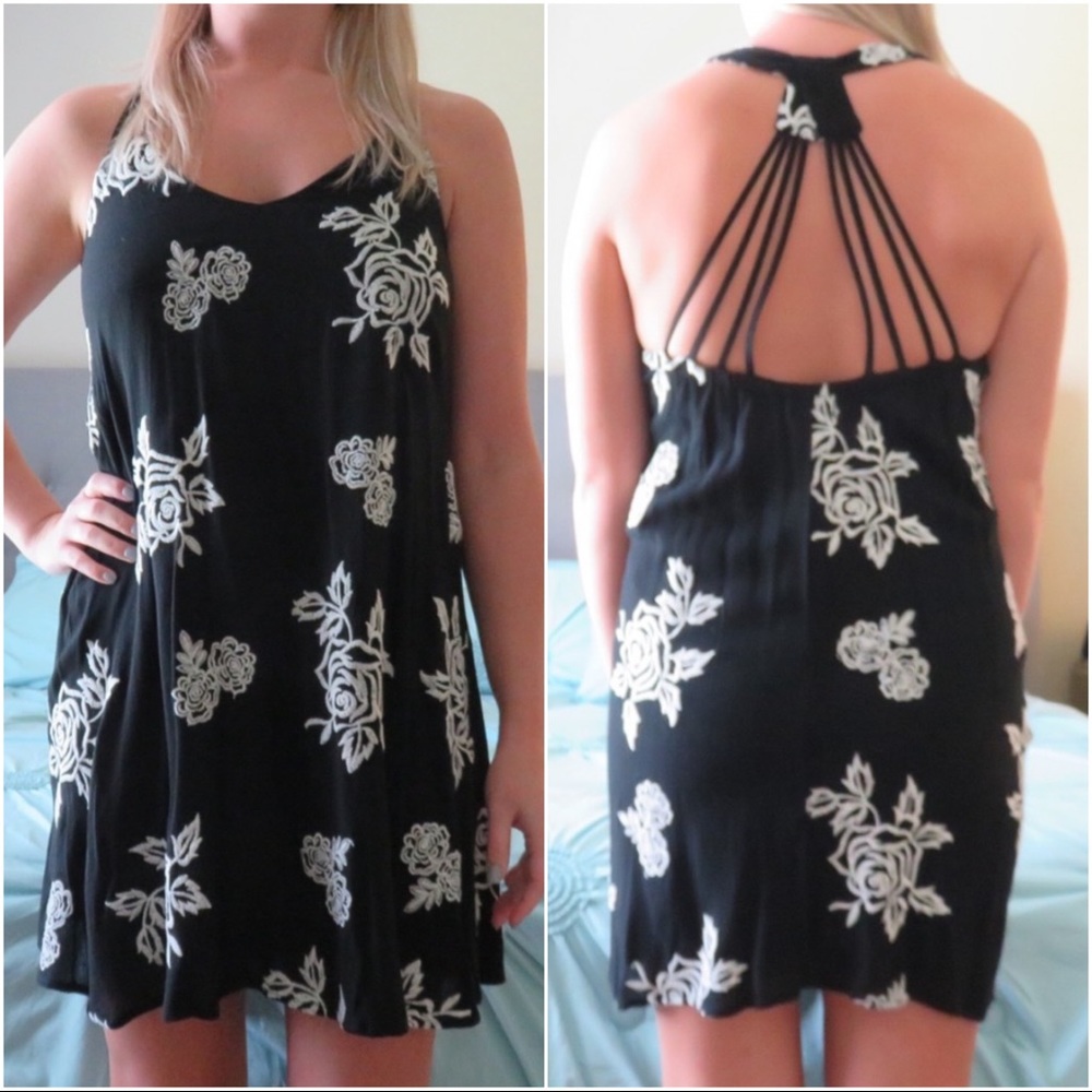 🖤Beautiful Flowy Dress🖤